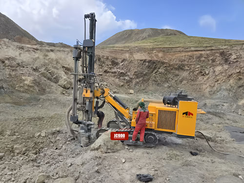 JC900 Trong Dự Án Khai Thác Mỏ Trung Đông